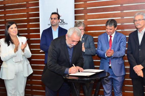 Farol da PB assina convênio com Governo Federal e Estadual