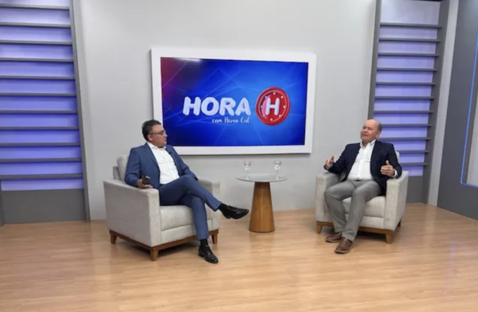 José Carneiro Neto (à direita) em entrevista ao au